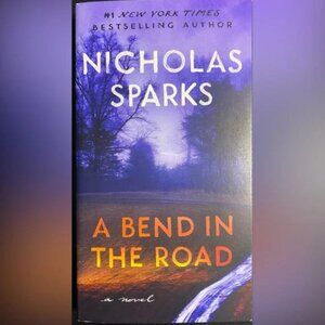 🔴2/$10 SALE🔴 A Bend In The Road By Nicholas Sparks